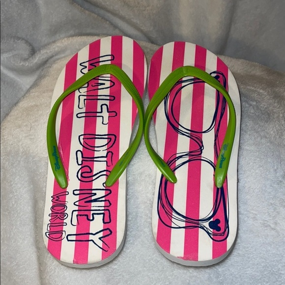 Walt Disney World Fun Flip Flops Sz 6 - Picture 1 of 4